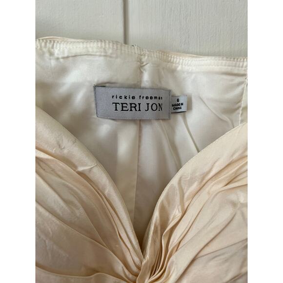 Teri Jon Ricke Freeman Pleated Silk Twist Front Sweatheart Neckline Formal Top - Picture 4 of 7